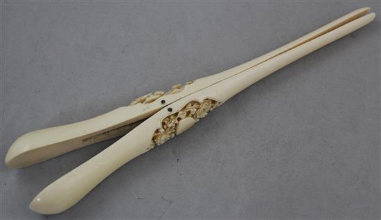 A pair of Chinese export ivory glove stretchers, late 19th century, 26.5cm